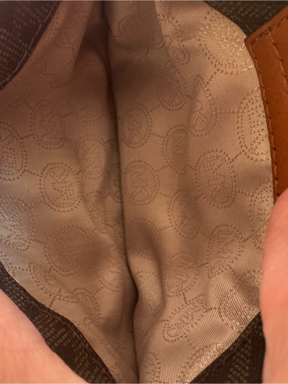 Michael Kors Fulton
Crossbody Bag Brown
Monogram Adjustable Strap
Flap Classic - Picture 12 of 15